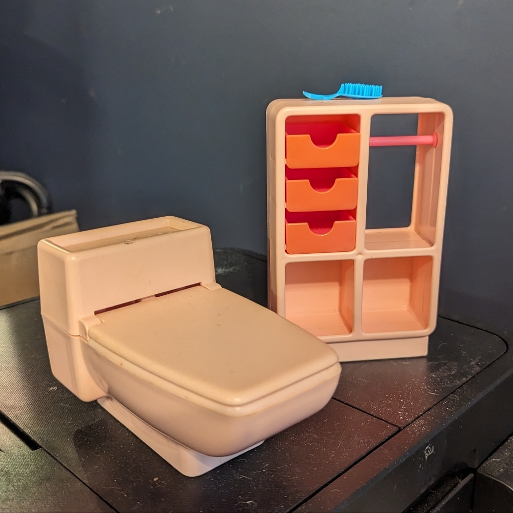 Barbie toilet and closet